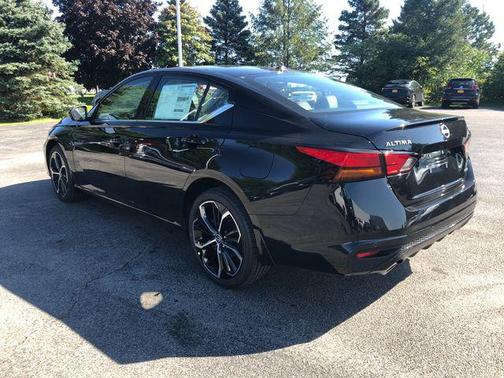 Super Black 2026 Nissan Altima SR AWD