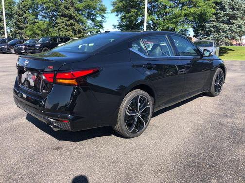 Super Black 2026 Nissan Altima SR AWD