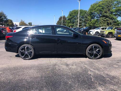 Super Black 2026 Nissan Altima SR AWD
