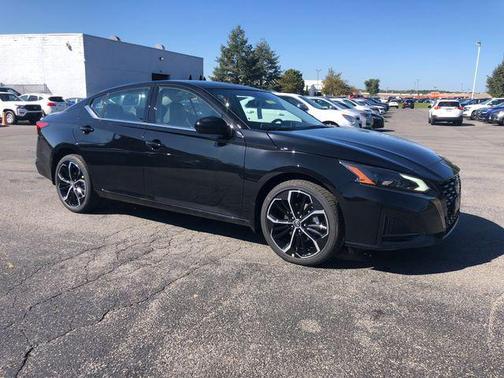 Super Black 2026 Nissan Altima SR AWD
