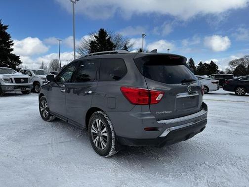 2019 Nissan Pathfinder SV