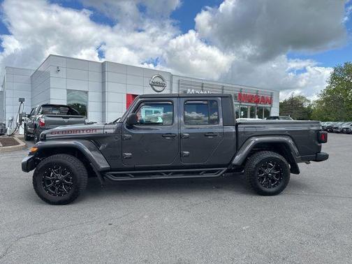 Granite Crystal Metallic Clearcoat 2023 Jeep Gladiator Sport S