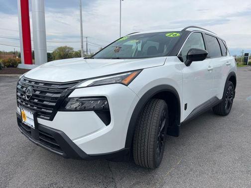 Everest White Pearl Tricoat 2026 Nissan Rogue Dark Armor