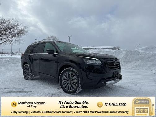 2023 Nissan Pathfinder SL 4WD