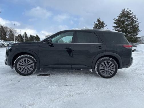 2023 Nissan Pathfinder SL 4WD