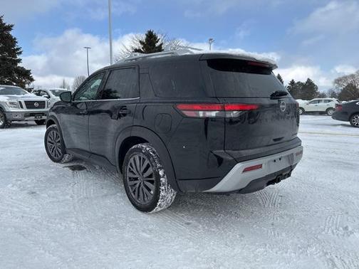 2023 Nissan Pathfinder SL 4WD