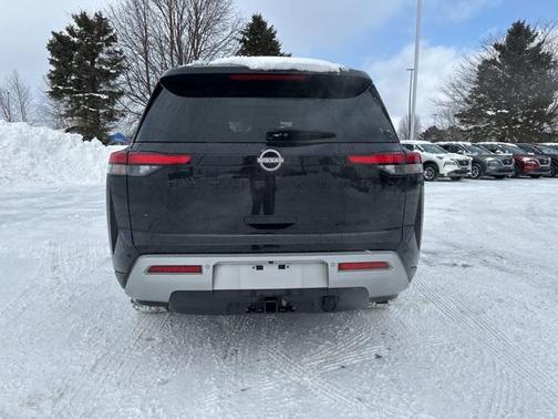 2023 Nissan Pathfinder SL 4WD
