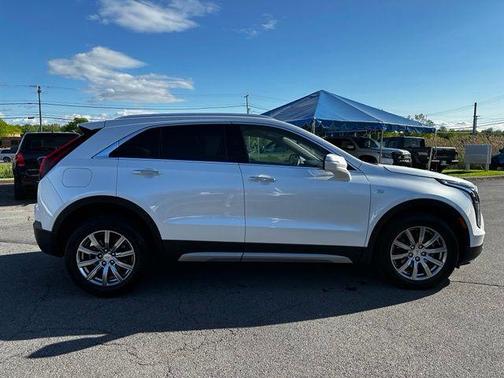 Crystal White Tricoat 2023 Cadillac XT4 Premium Luxury