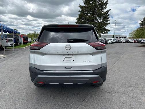 Brilliant Silver Metallic 2023 Nissan Rogue SL