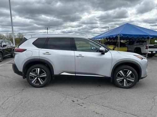 Brilliant Silver Metallic 2023 Nissan Rogue SL
