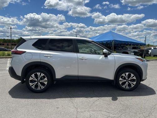 Brilliant Silver Metallic 2022 Nissan Rogue SV
