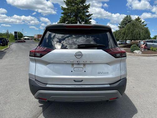 Brilliant Silver Metallic 2022 Nissan Rogue SV