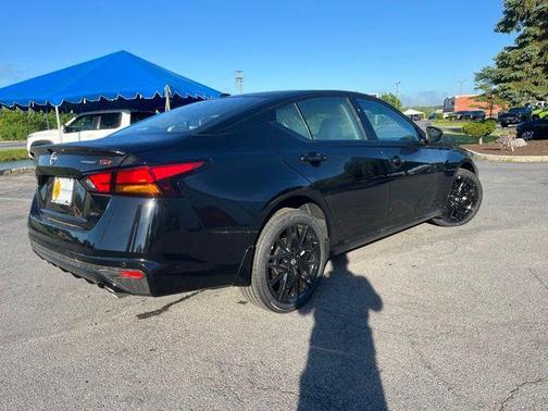 Super Black 2026 Nissan Altima SR AWD
