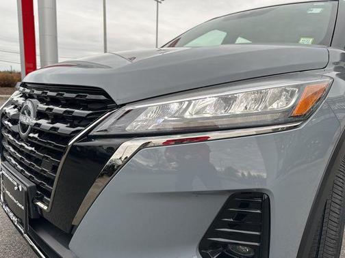 Gray/Super Black 2023 Nissan Kicks SR