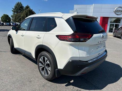 Pearl White Tricoat 2021 Nissan Rogue SV