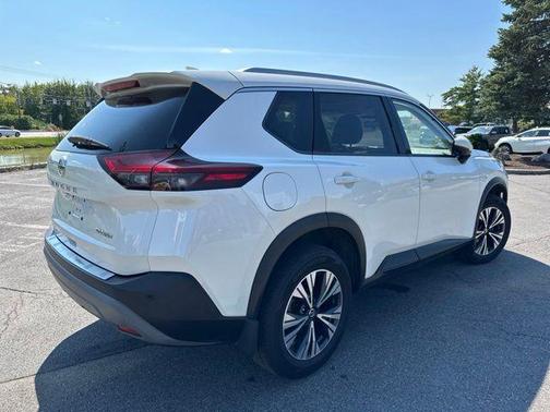 Pearl White Tricoat 2021 Nissan Rogue SV