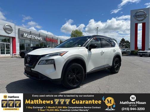 Pearl White Tricoat/Super Black 2023 Nissan Rogue SV