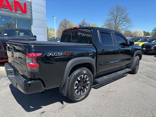 Super Black 2024 Nissan Frontier PRO-4X