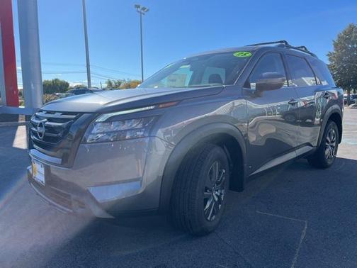 2025 Nissan Pathfinder SV 4WD