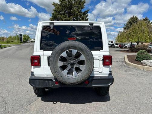 Bright White Clearcoat 2021 Jeep Wrangler Unlimited Sahara