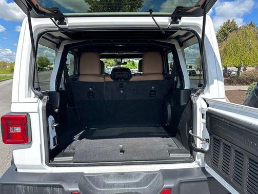 Bright White Clearcoat 2021 Jeep Wrangler Unlimited Sahara