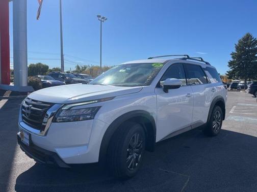 2025 Nissan Pathfinder SV 4WD