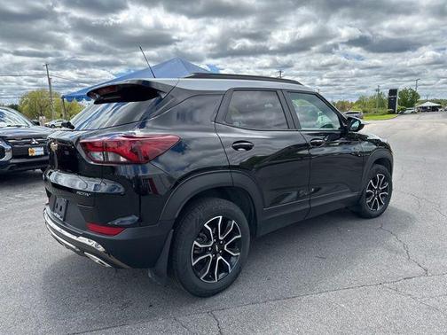 Mosaic Black Metallic 2023 Chevrolet Trailblazer ACTIV