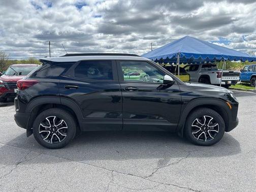 Mosaic Black Metallic 2023 Chevrolet Trailblazer ACTIV