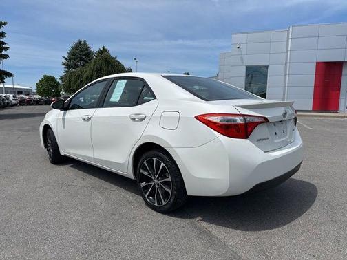 Blizzard Pearl 2018 Toyota Corolla XSE