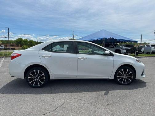 Blizzard Pearl 2018 Toyota Corolla XSE