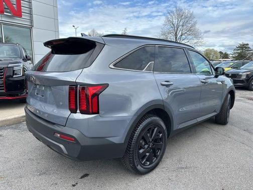 Everlasting Silver 2021 Kia Sorento S