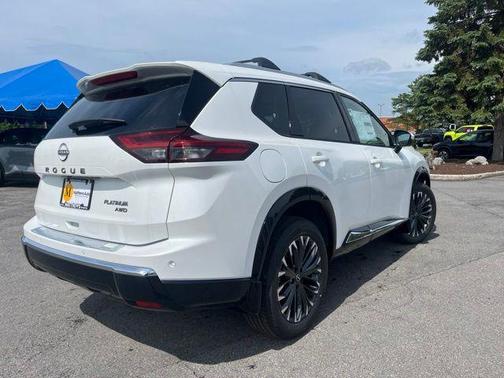 Everest White Pearl Tricoat 2026 Nissan Rogue Platinum