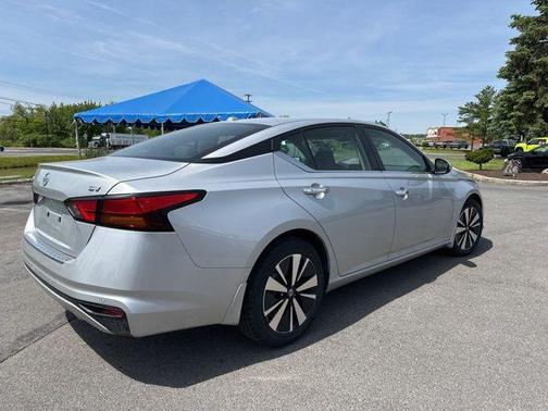 Brilliant Silver Metallic 2022 Nissan Altima 2.5 SV