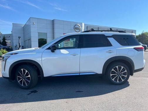 Everest White Pearl Tricoat 2026 Nissan Pathfinder Platinum
