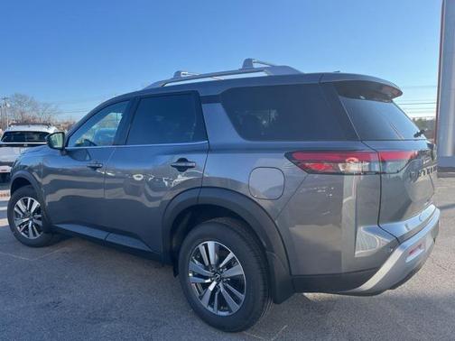 2025 Nissan Pathfinder SL 4WD