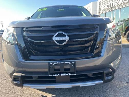 2025 Nissan Pathfinder SL 4WD