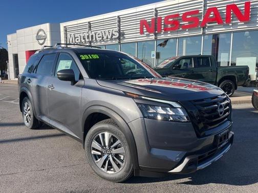 2025 Nissan Pathfinder SL 4WD
