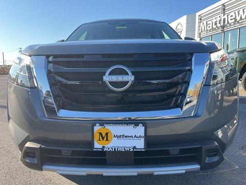 2025 Nissan Pathfinder SL 4WD