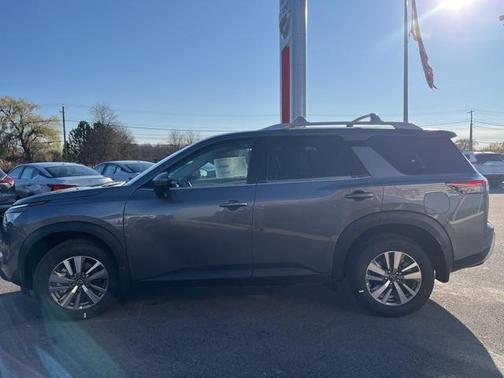 2025 Nissan Pathfinder SL 4WD