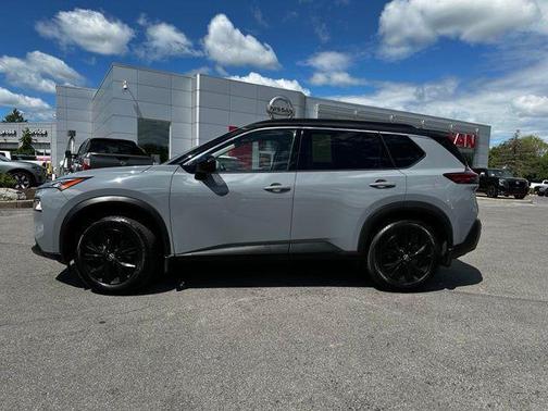 Boulder Gray Pearl/Super Black 2023 Nissan Rogue SV