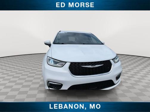 Bright White Clearcoat 2023 Chrysler Pacifica TOURING L