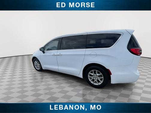 Bright White Clearcoat 2023 Chrysler Pacifica TOURING L