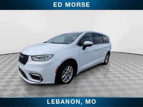 Bright White Clearcoat 2023 Chrysler Pacifica TOURING L