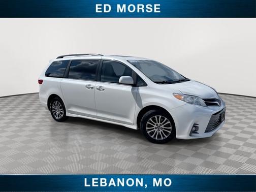 Blizzard Pearl 2018 Toyota Sienna XLE 8 PASSENGER