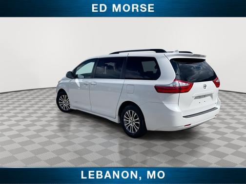 Blizzard Pearl 2018 Toyota Sienna XLE 8 PASSENGER