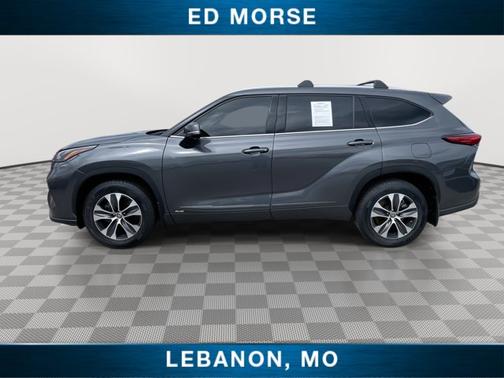 Magnetic Gray Metallic 2022 Toyota Highlander XLE