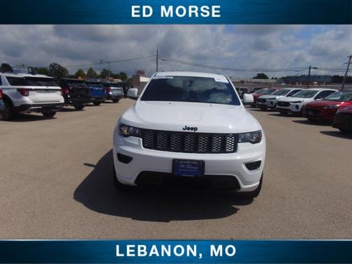 2022 Jeep Grand Cherokee LAREDO