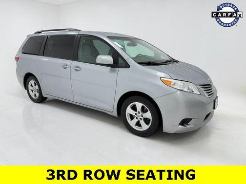 2017 Toyota Sienna LE