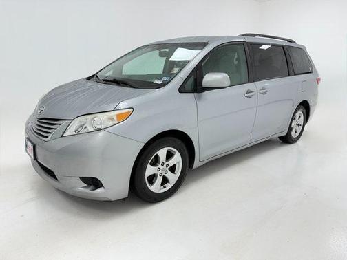 2017 Toyota Sienna LE