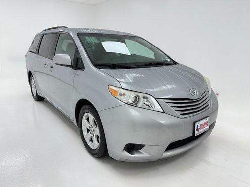 2017 Toyota Sienna LE